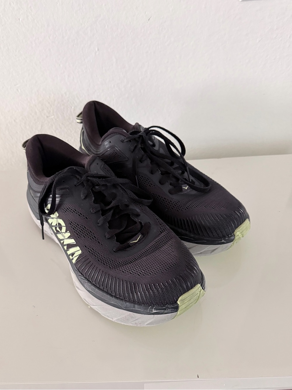 Hoka Bondi 7 Black Running Shoes with Pale Yellow Logo Sz12.5